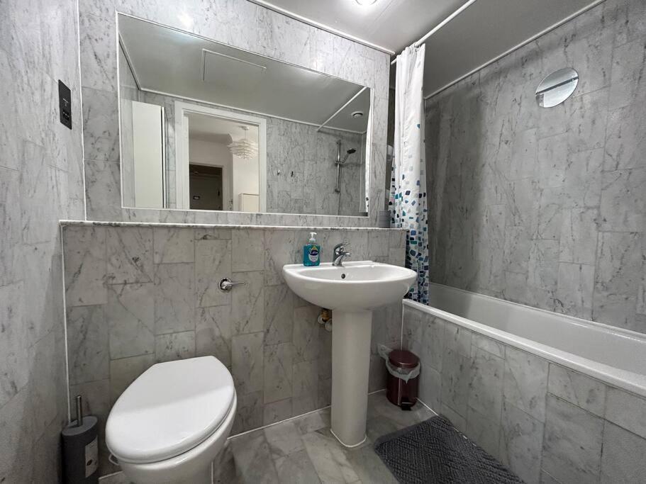 Homely & Thames View Apartament
